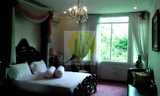 Kamar Tidur Rumah Mewah Pondok Indah.jpg
