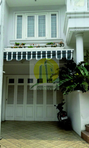 Carport dan Garasi Rumah Mewah Pondok Indah.jpg