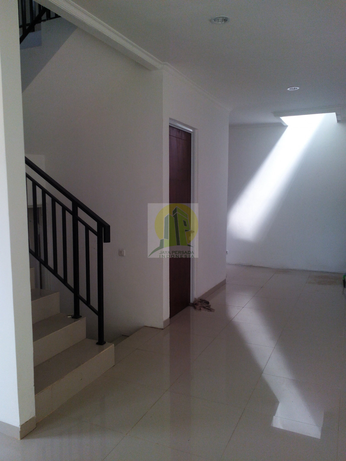 jual rumah minimalis 2 lantai di jatiwaringin.jpg