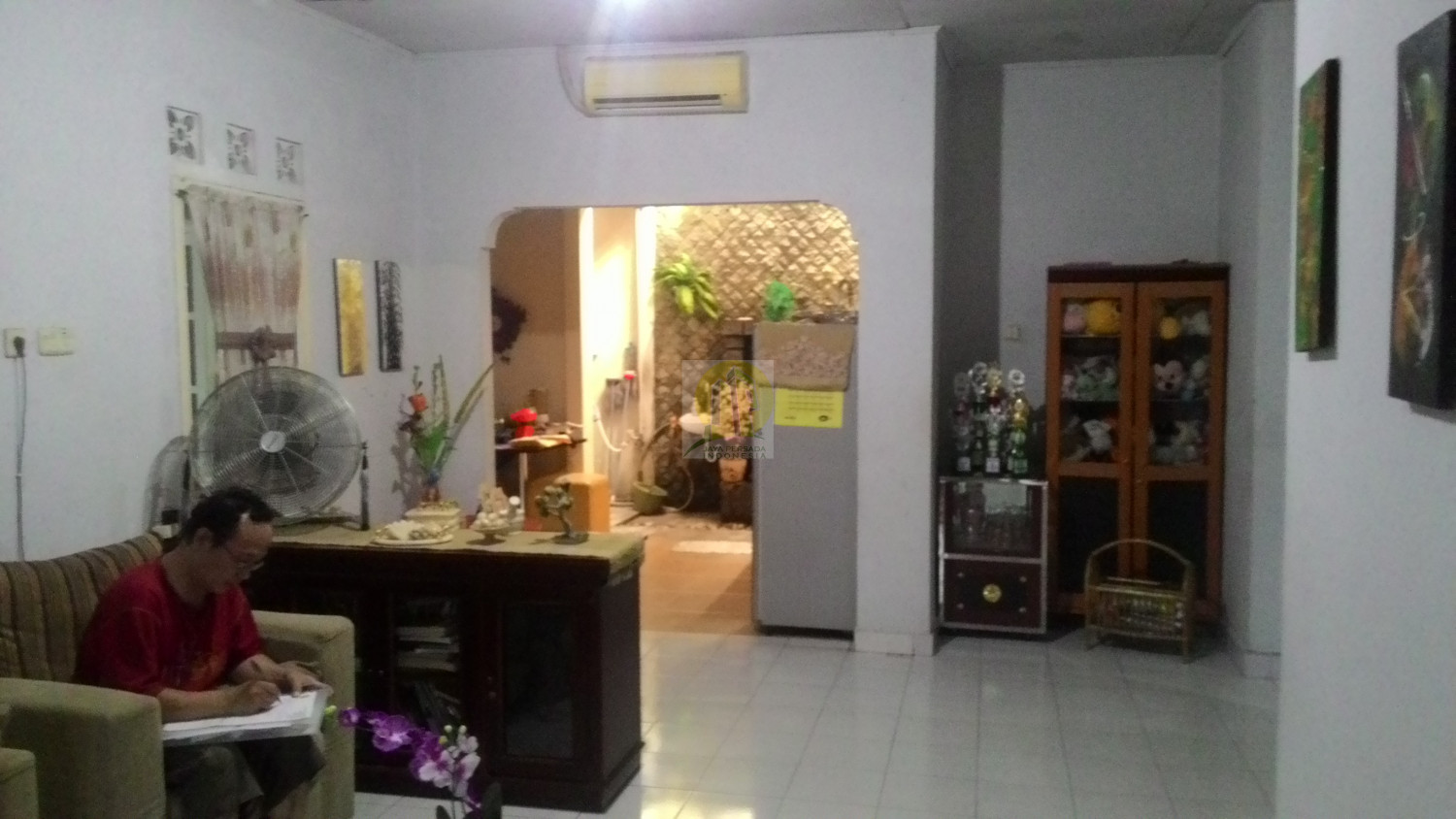 Ruang Tengah Rumah Siap Huni di Tangsel.jpg