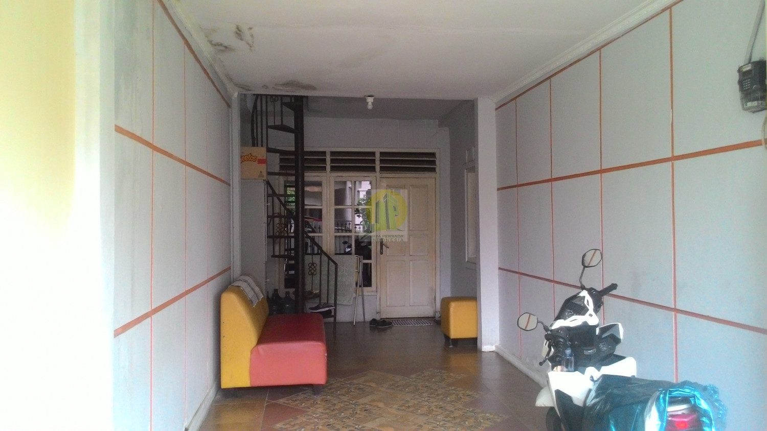 Garasi Rumah Siap Huni di Serua Tangsel.jpg