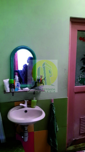 Kamar Mandi Lantai 2 Rumah di Pancoran Barat.jpg