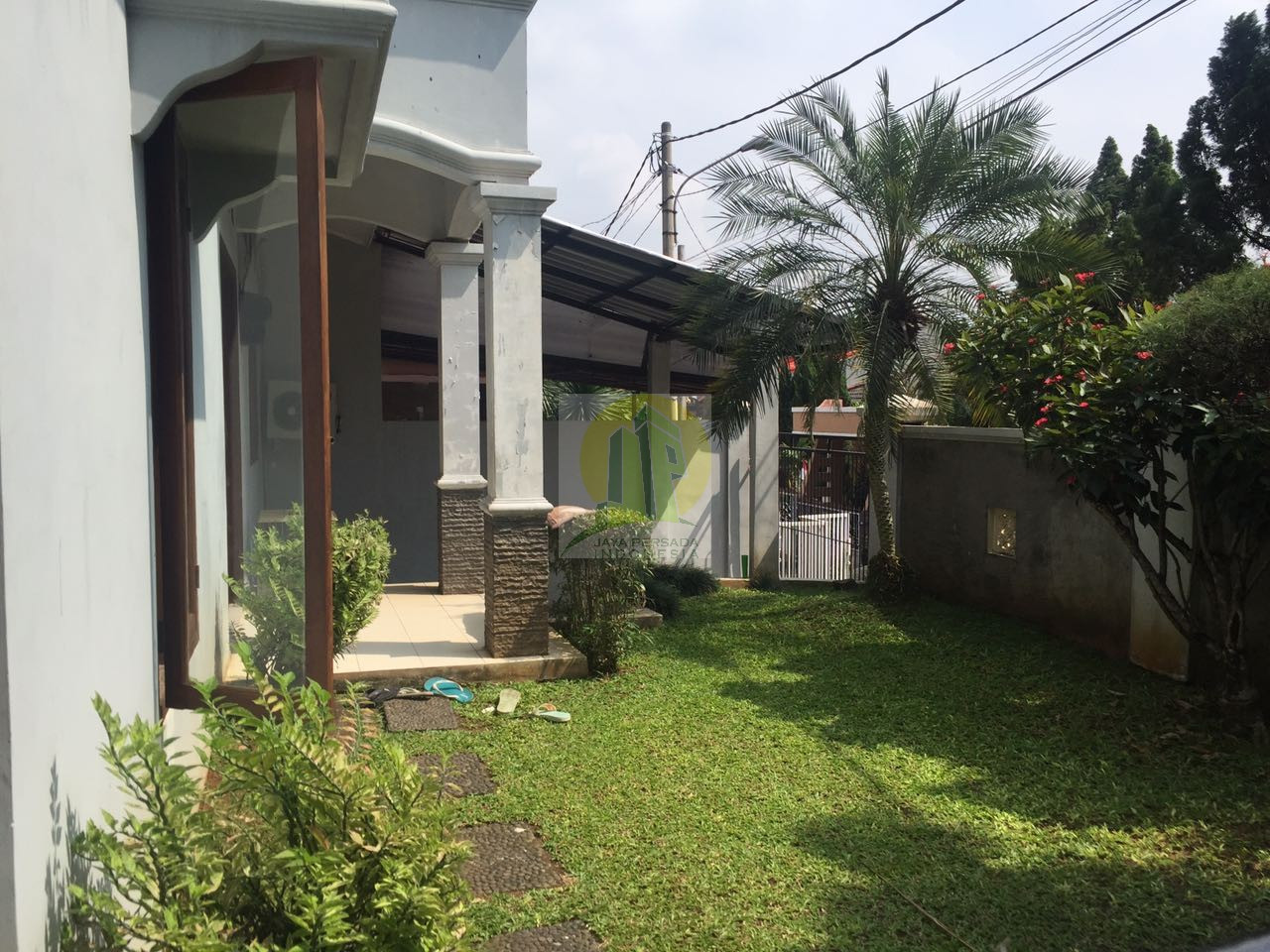 Halaman Depan rumah di jual di sawangan depok.jpg