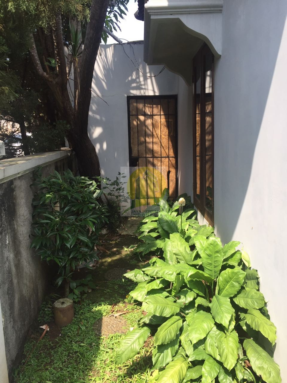 Taman Samping Rumah dijual di Sawangan Depok.jpg
