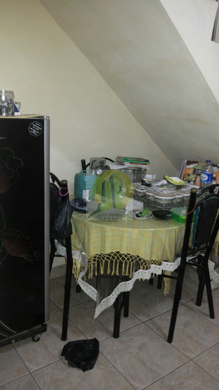 Meja makan rumah dijual di sudimara selatan.jpg