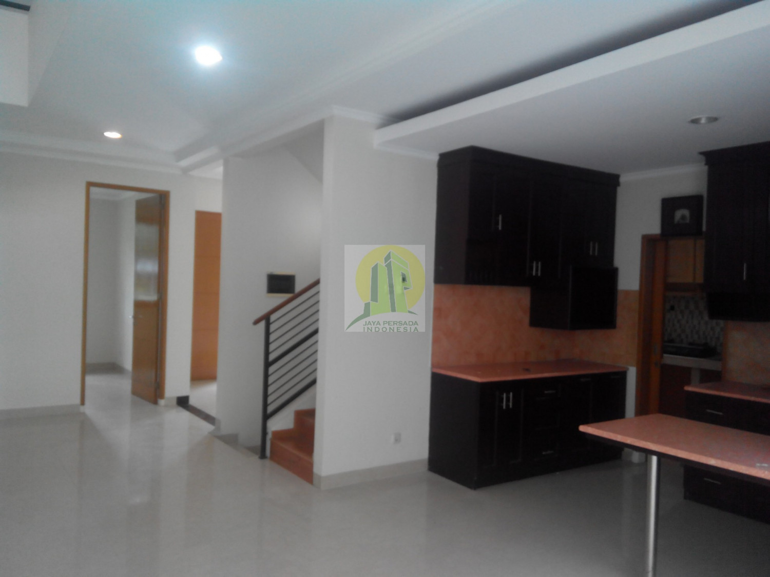 dapur tampak dari halaman belakang rumah di karawaci.jpg