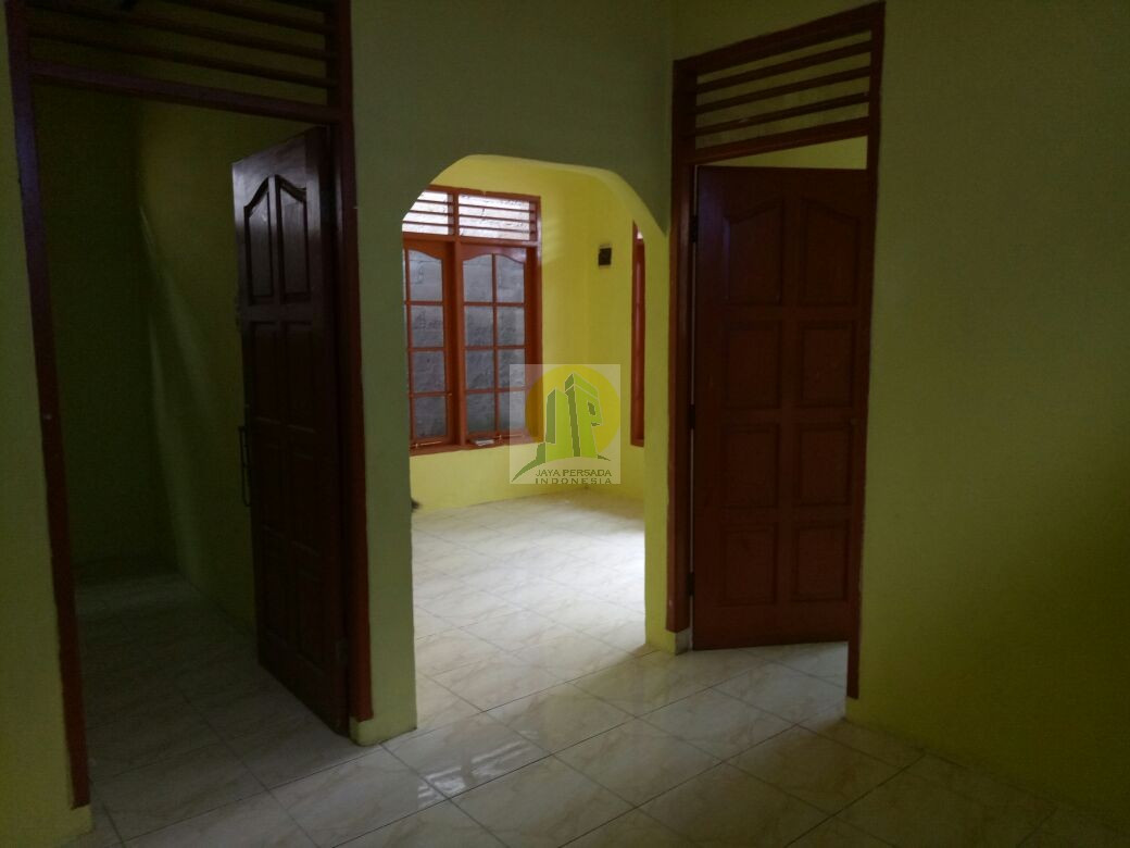 R dalam