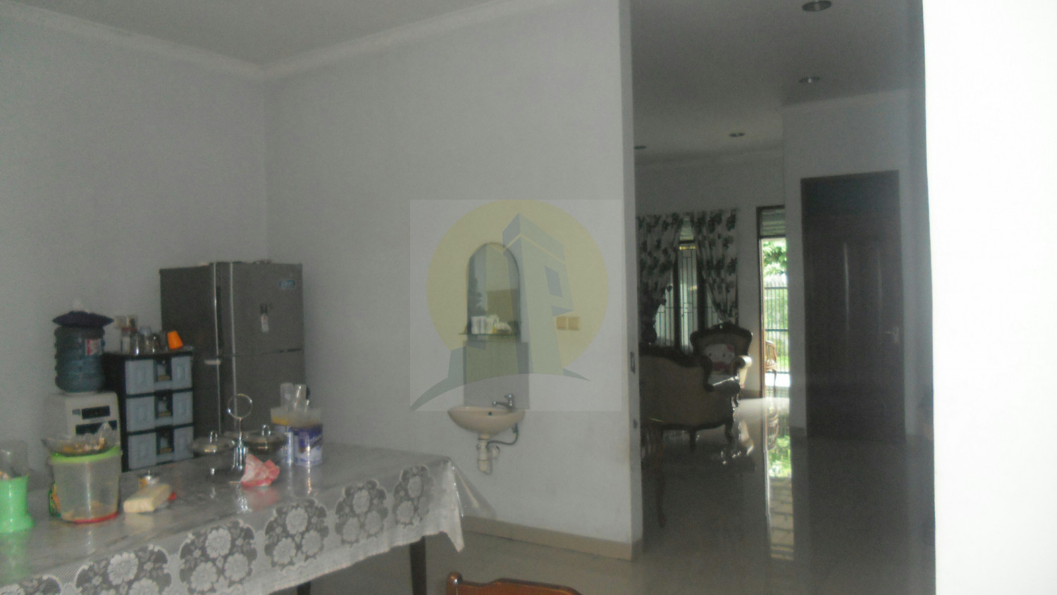 Ruang Makan Rumah Asri Siap Huni di Pamulang Tangsel