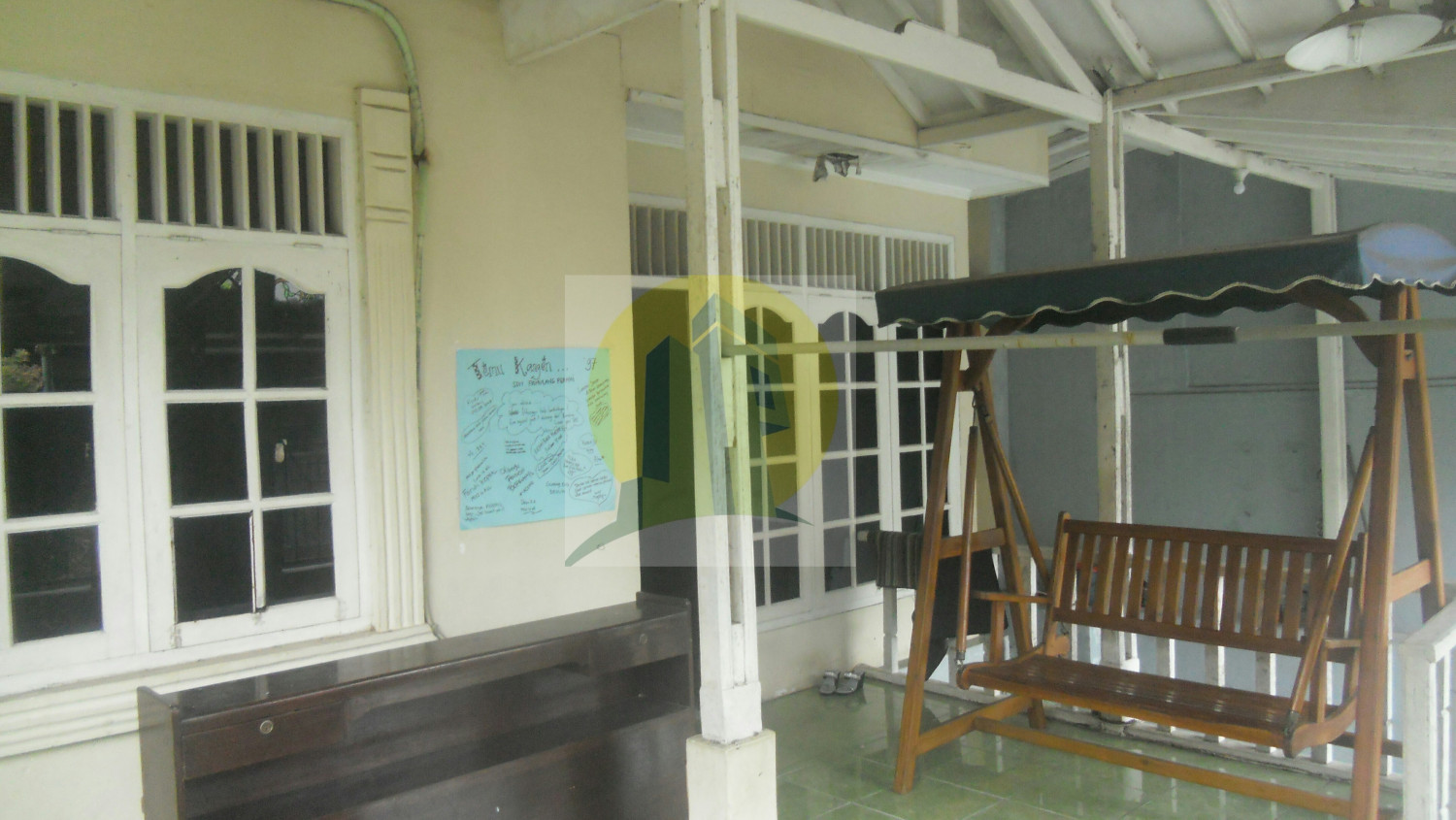 Teras Depan Rumah Asri Siap Huni di Pamulang Tangsel
