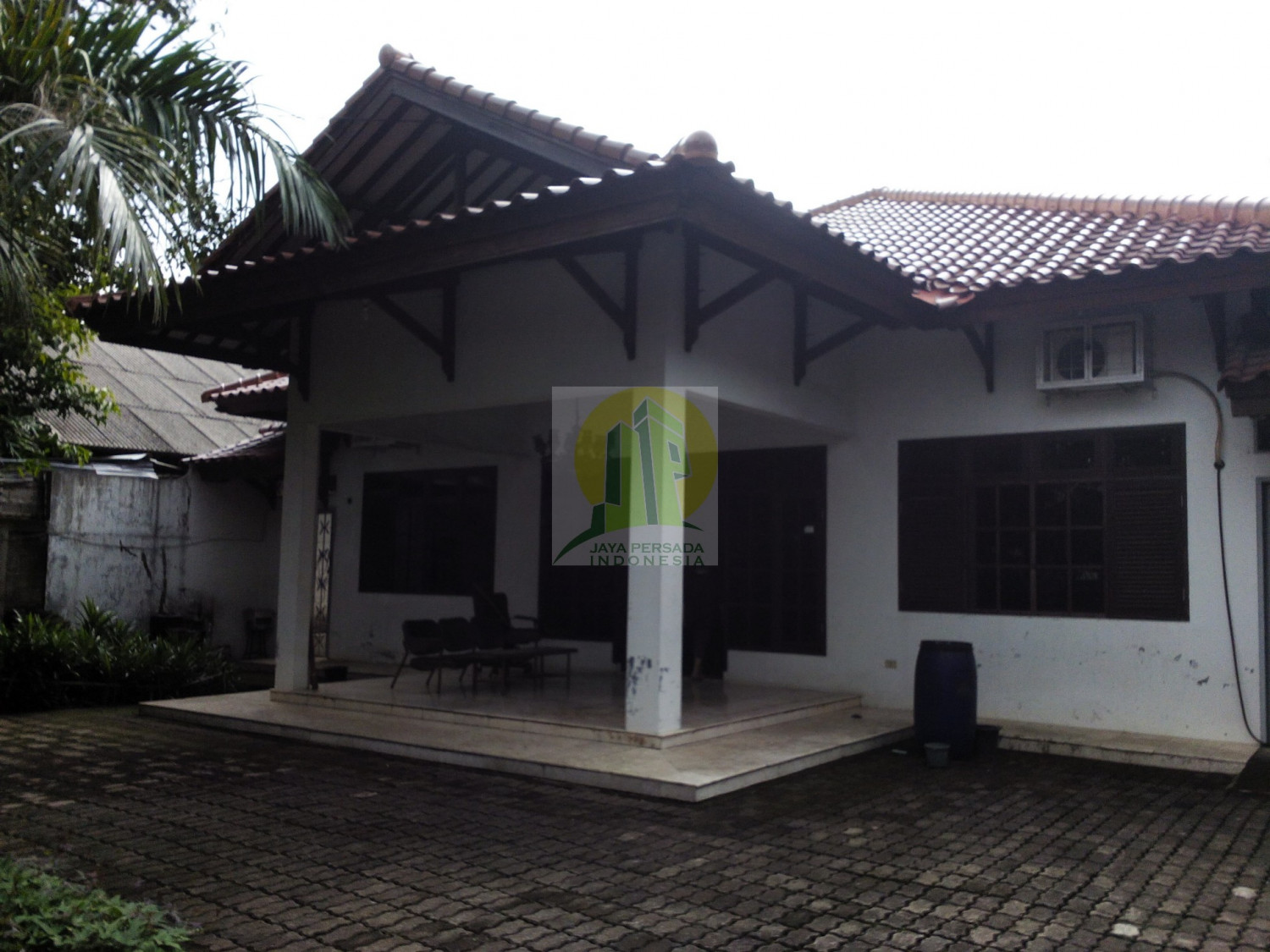 bagian depan rumah dijual di cipayung.jpg
