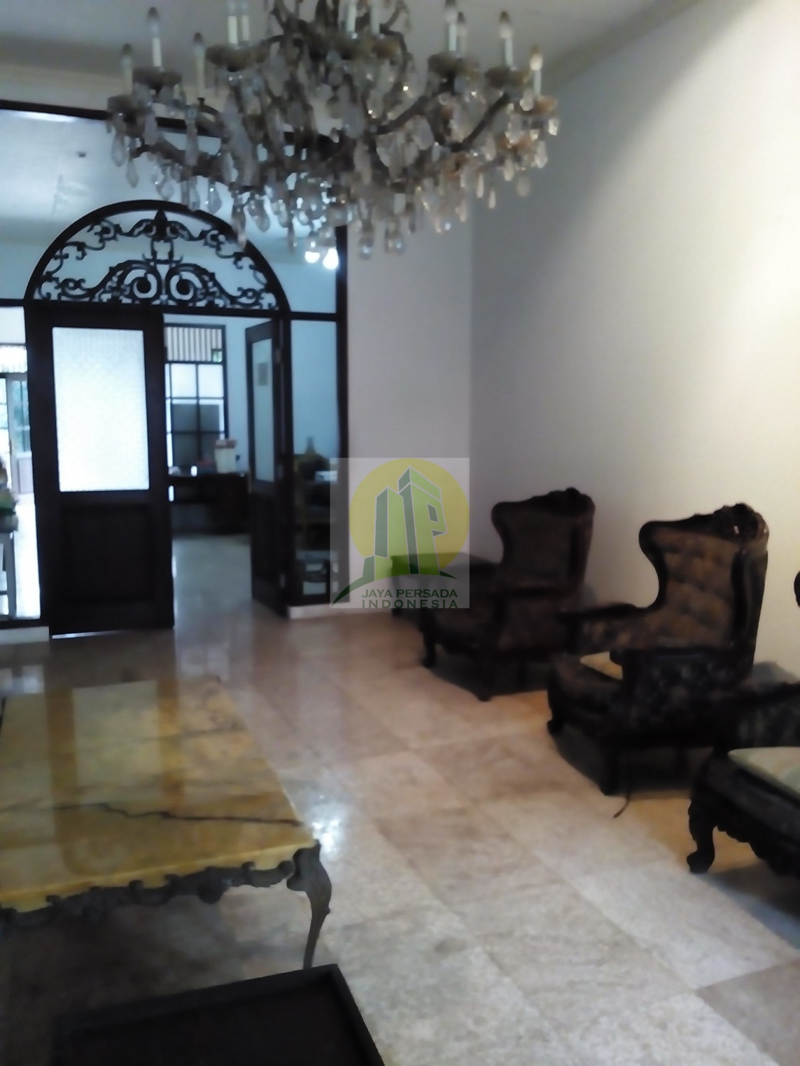 ruang tamu rumah dijual di cipayung.jpg
