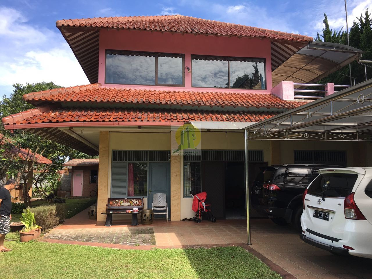 Tampak Depan Villa di cisarua.jpg