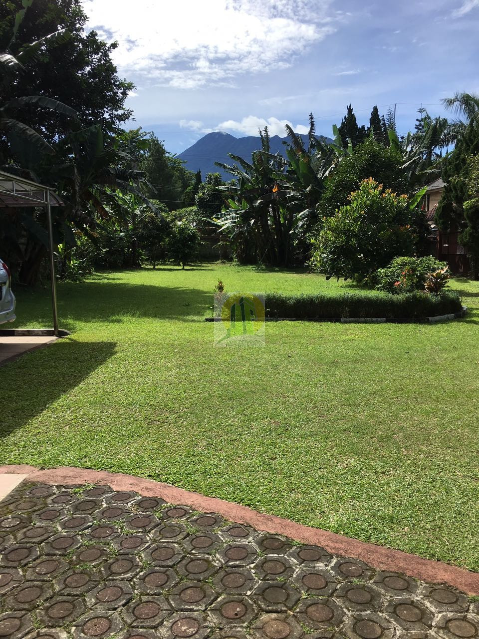 Taman Belakang vila dijual di Cisarua.jpg