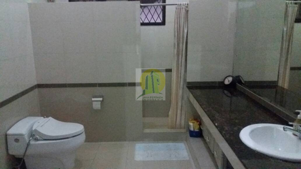 Kamar Mandi Rumah Mewah di Halimun Bogor
