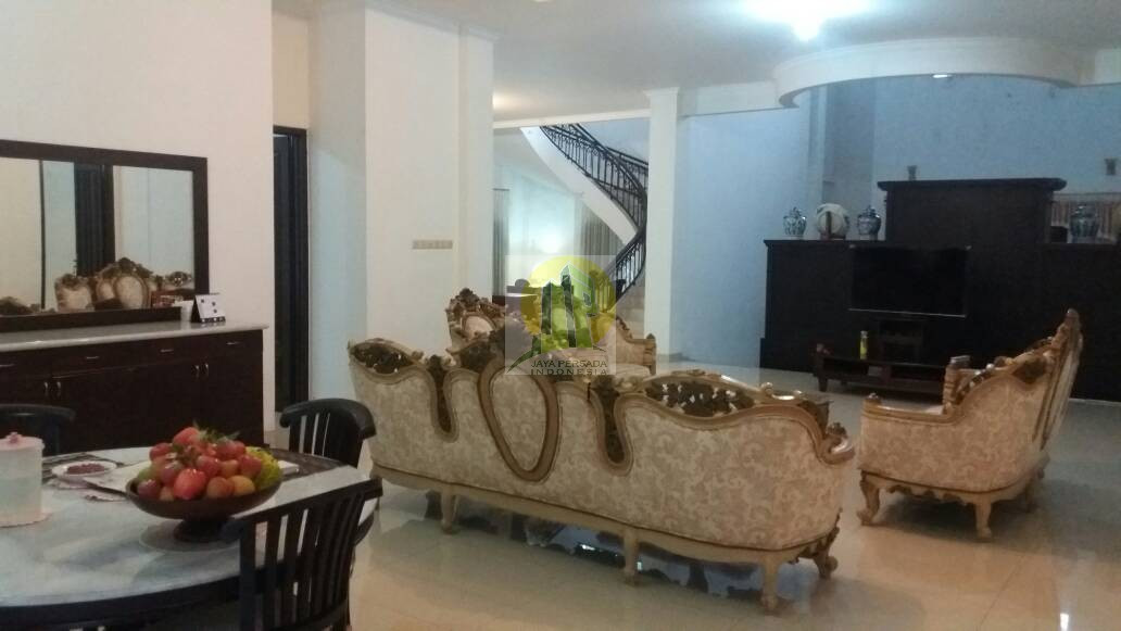 Ruang Tengah Rumah Mewah di Halimun Bogor