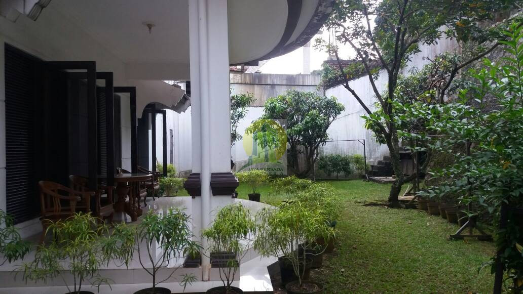 Halaman Belakang Rumah Mewah Halimun Bogor