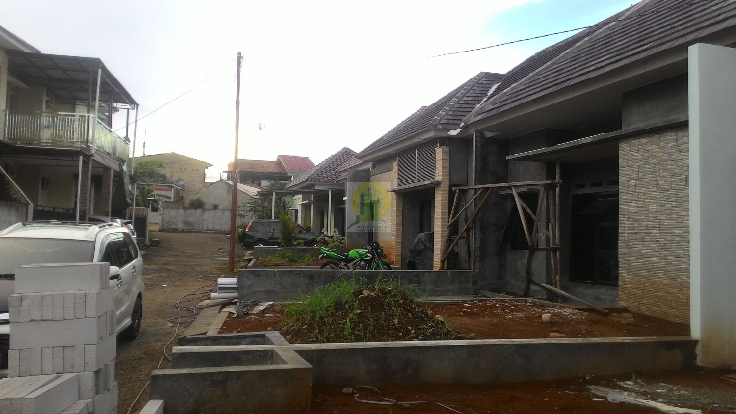 Rumah Nuansa Tropis Bertema Cluster di Sawangan