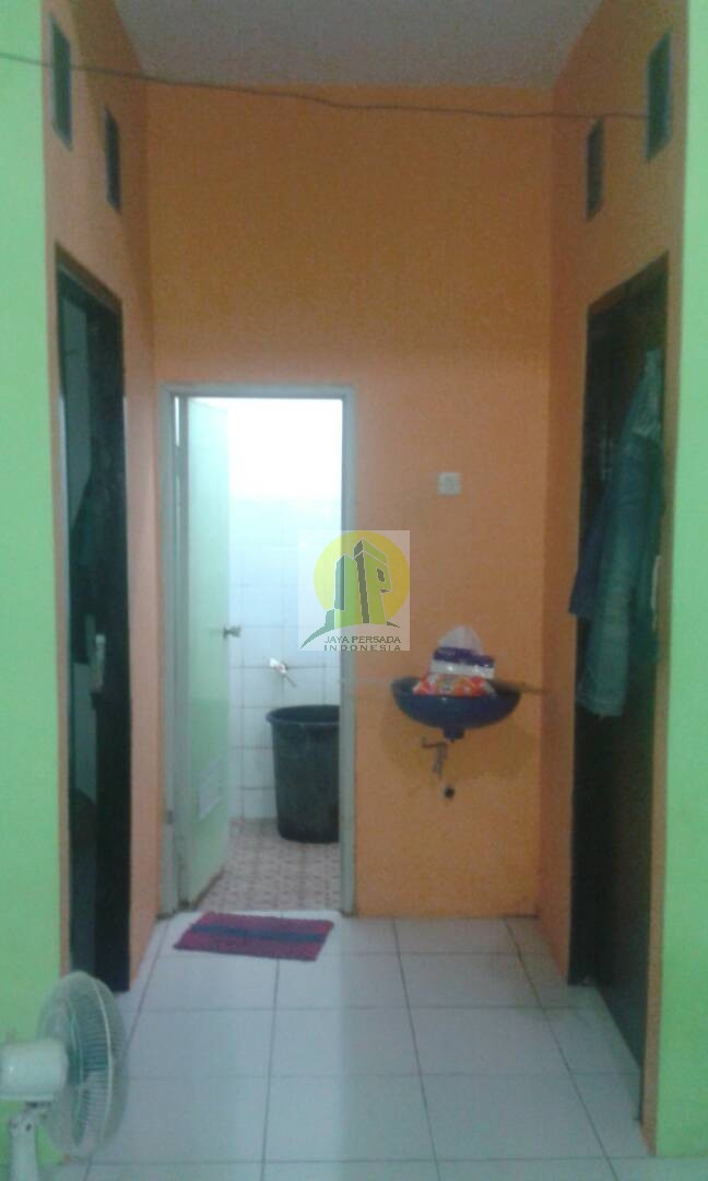 Kamar Tidur dan Kamar Mandi Rumah Minimalis Over Kredit di Centeral Park Cikarang Bekasi.jpg