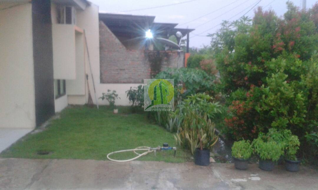 Halaman Rumah Minimalis Over Kredit di Centeral Park Cikarang Bekasi.jpg