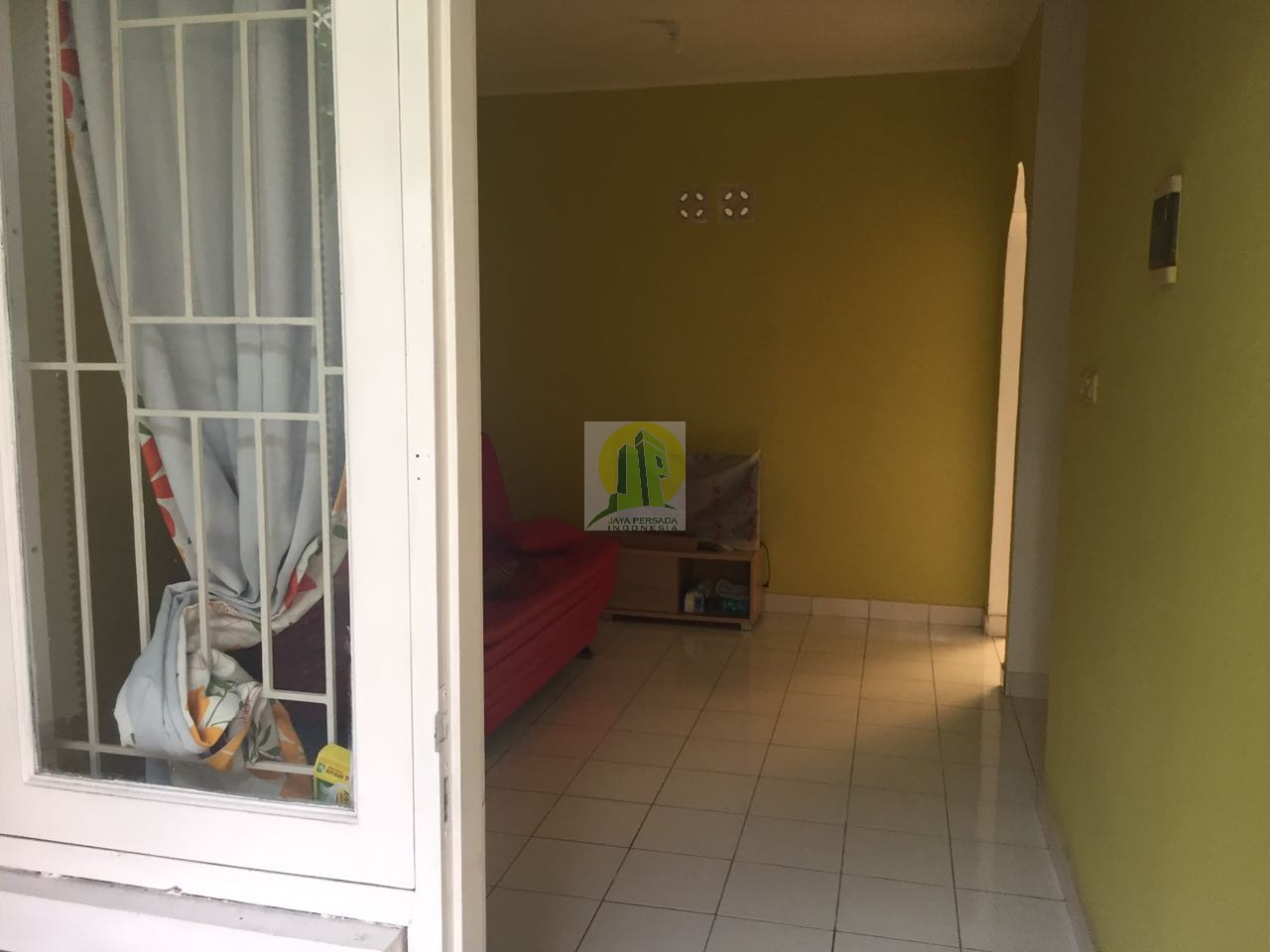 Ruang Tamu Rumah Minimalis Cantik di Villa Taman Melati Depok.jpg