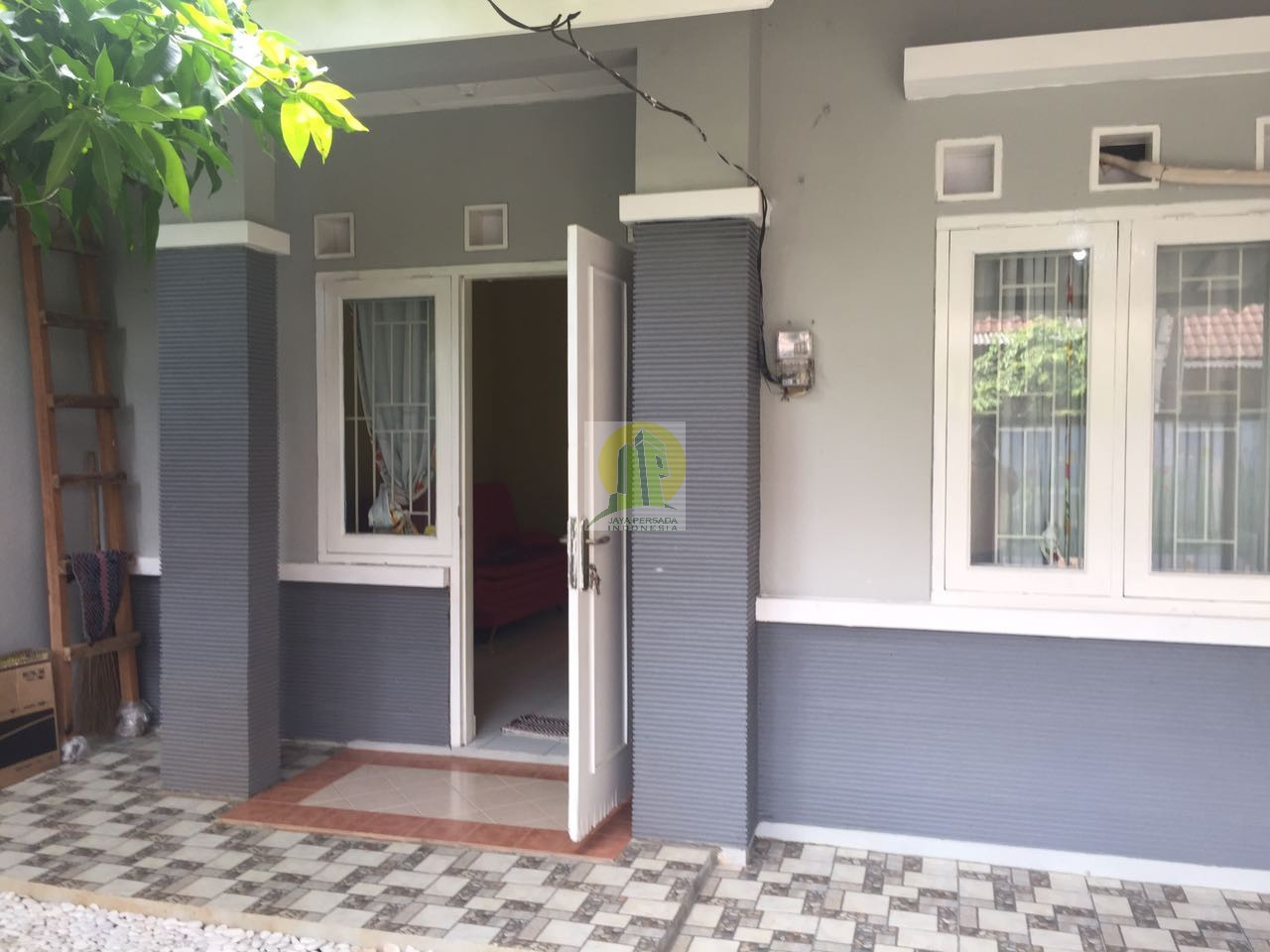 Tampak Depan Rumah Minimalis Cantik di Villa Taman Melati Depok.jpg