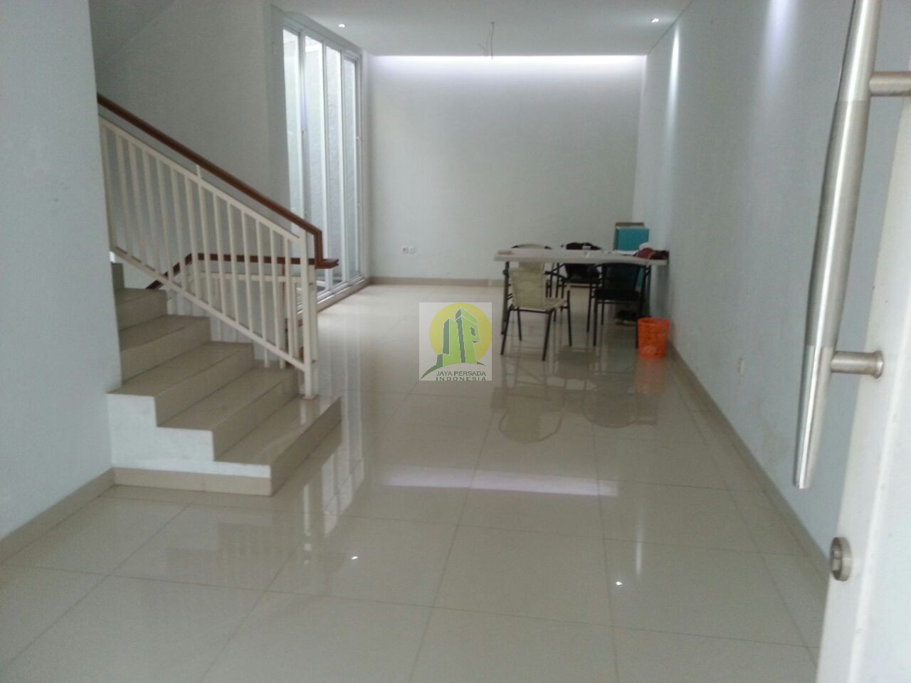 Ruangan Tengah Rumah Minimalis Strategis di Jatibening