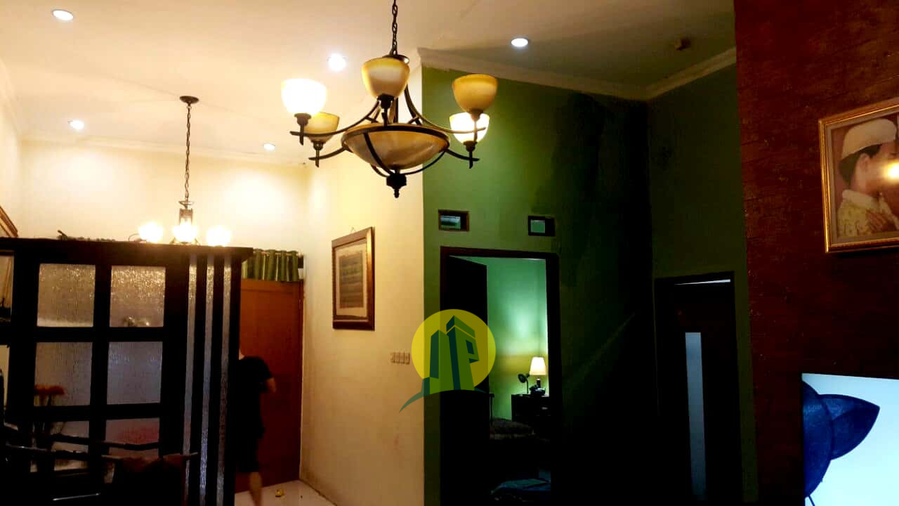 Rumah plus toko di pondok ranggon