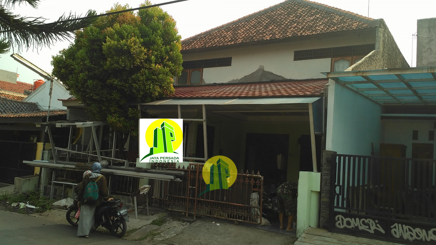 RUMAH TINGKAT BESAR LOKASI STRATEGIS DI BINTARO