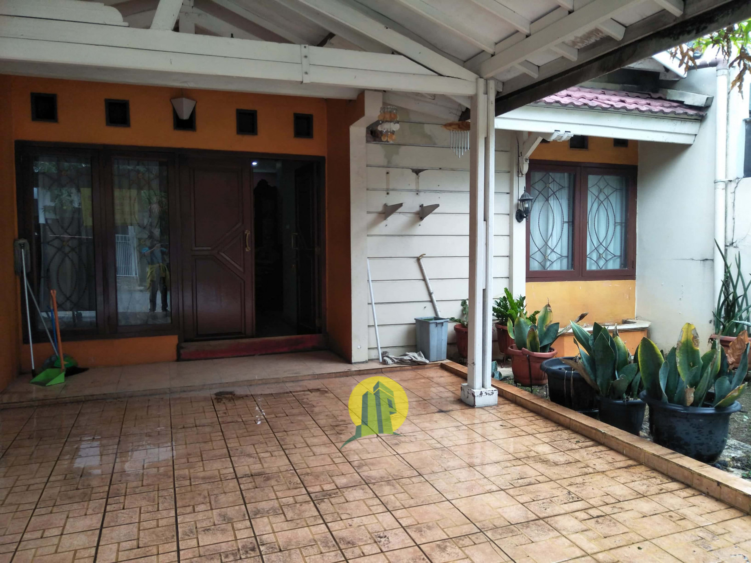 Rumah di kawasan komersil, Bekasi