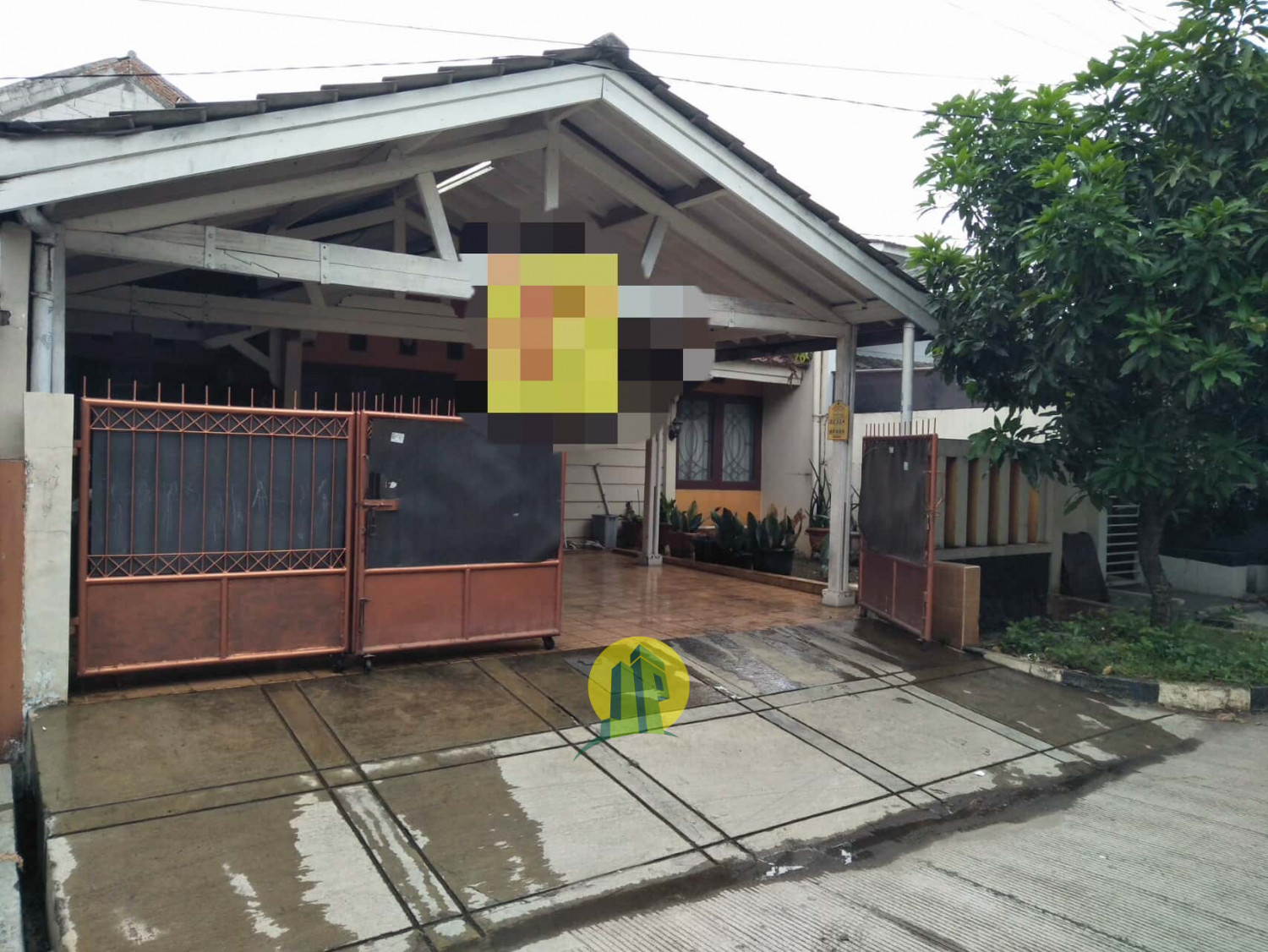 Rumah di kawasan komersil, Bekasi