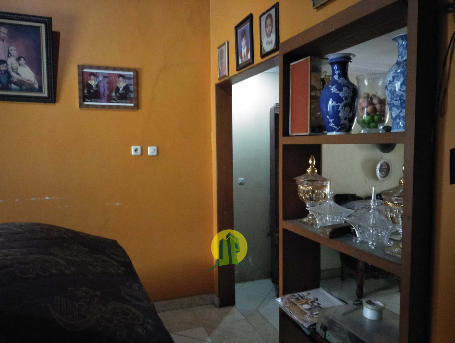 Rumah di kawasan komersil, Bekasi