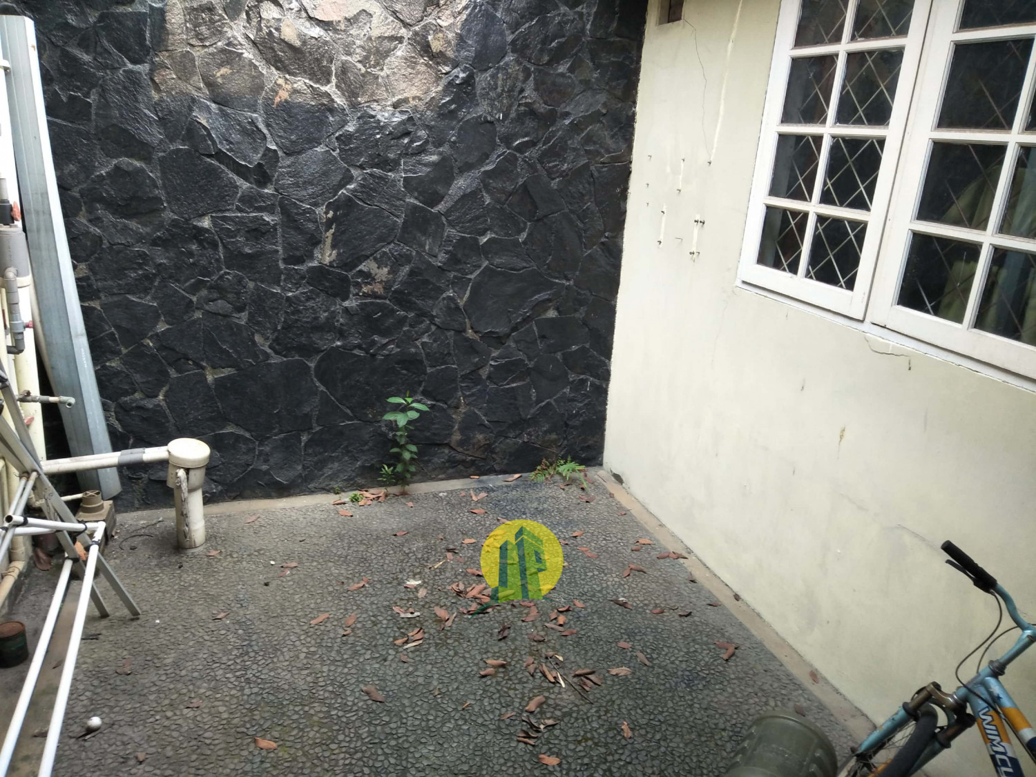 Rumah di kawasan komersil, Bekasi