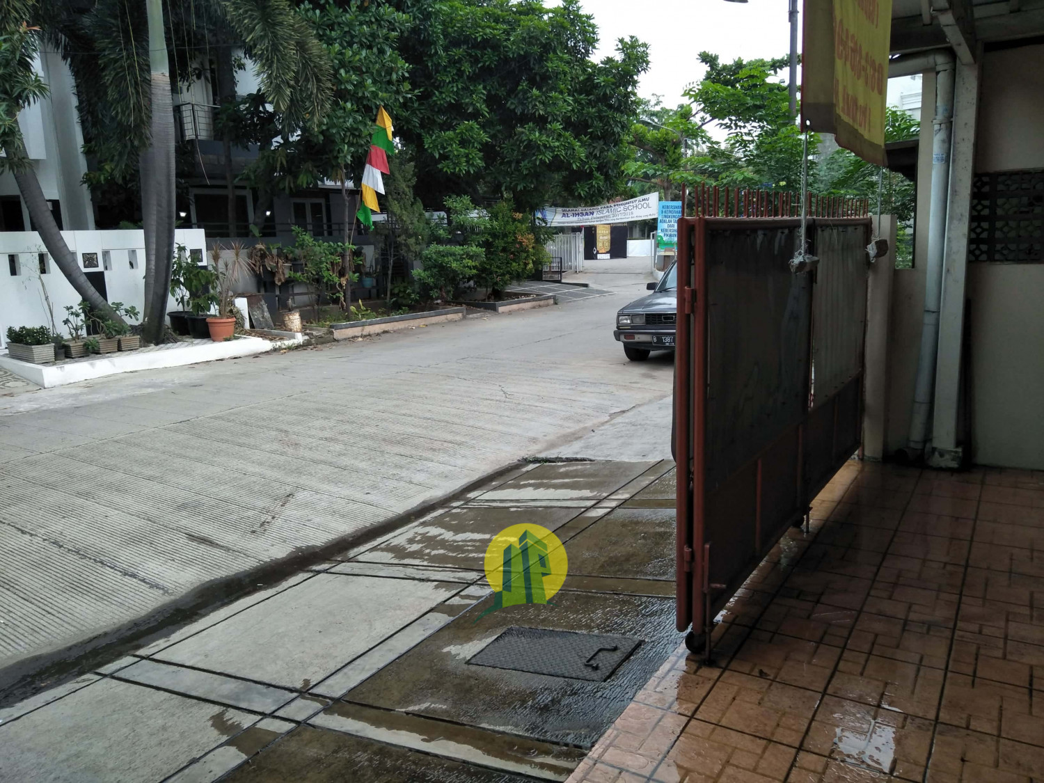 Rumah di kawasan komersil, Bekasi
