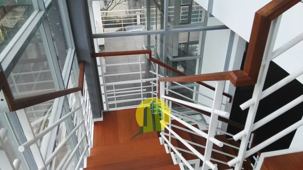 rumah dijual di pondok indah bisa KPR bebas banjir.jpeg