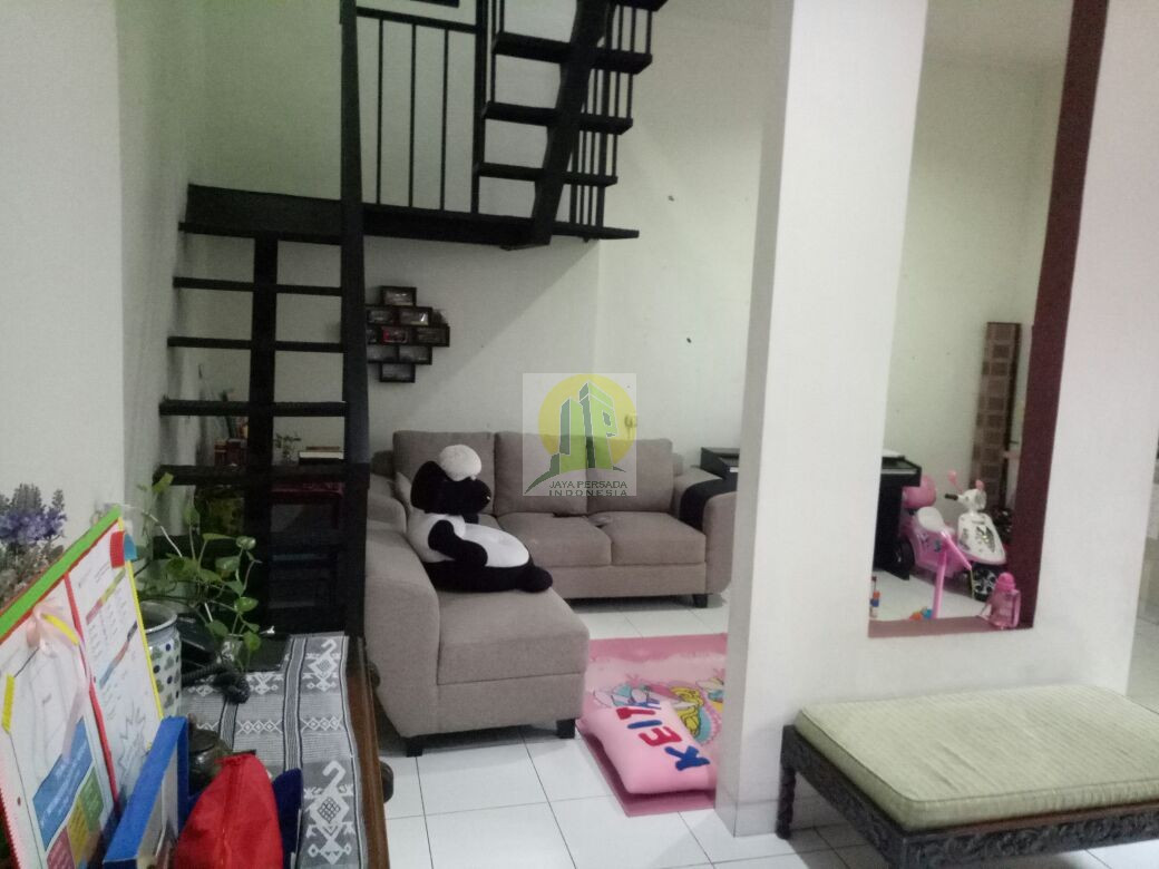 Ruang Keluarga Rumah Second Murah Strategis dekat Walikota Tangsel