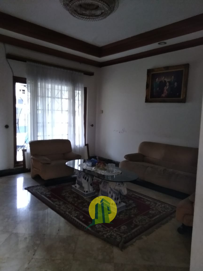 Dijual Cepat Rumah Bagus 3 Lantai Siap Huni di Lenteng Agung