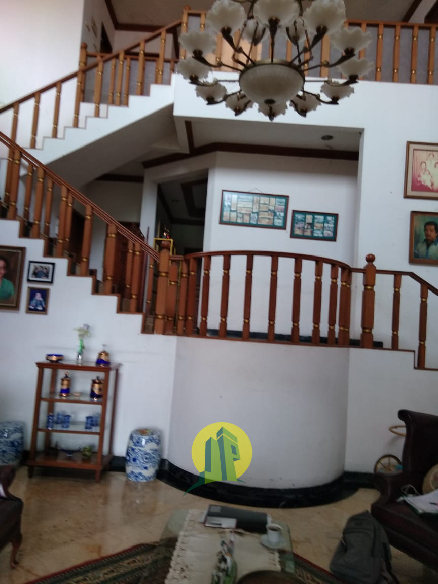 Dijual Cepat Rumah Bagus 3 Lantai Siap Huni di Lenteng Agung
