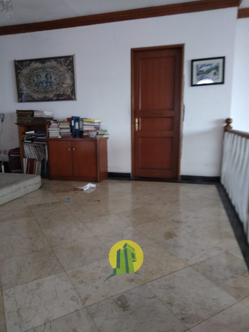 Dijual Cepat Rumah Bagus 3 Lantai Siap Huni di Lenteng Agung