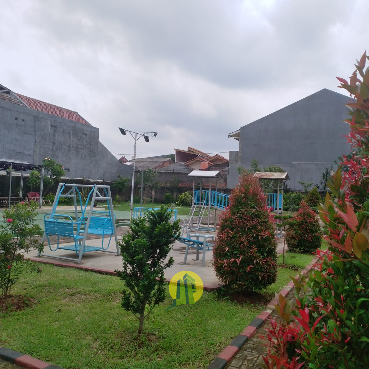 RUMAH 2 LANTAI DI LOKASI STRATEGIS PERBATASAN JAKARTA-BEKASI