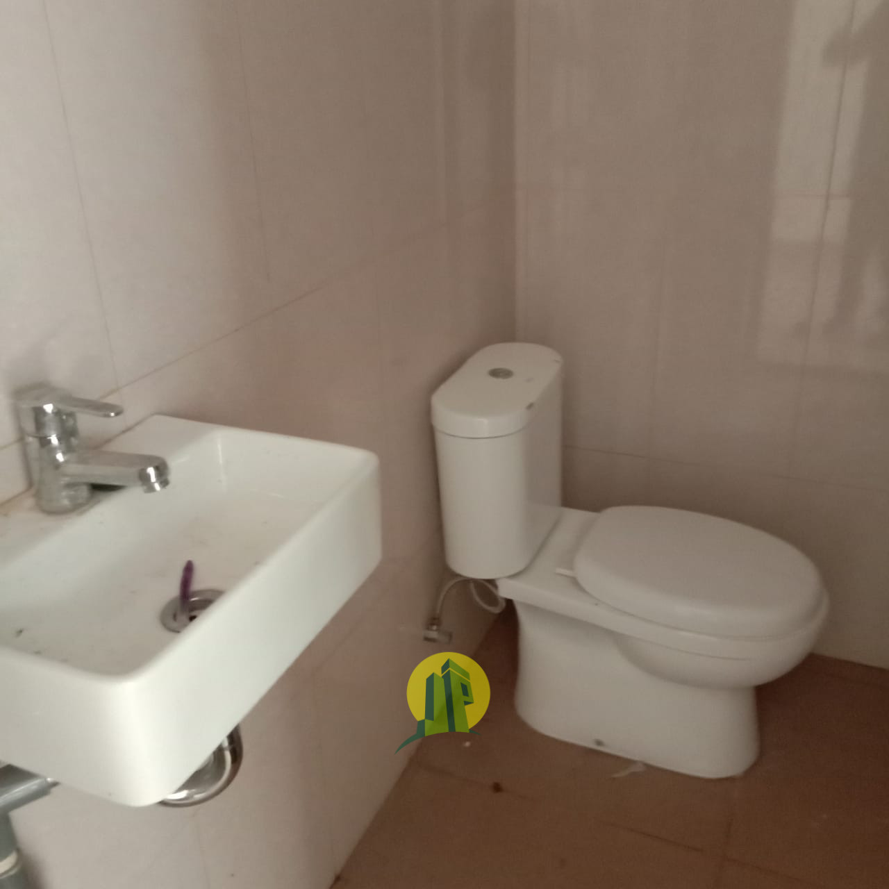 RUMAH MEWAH HARGA EKONOMIS LOKASI SUPER STRATEGIS di Cikunir Jatiasih Bekasi