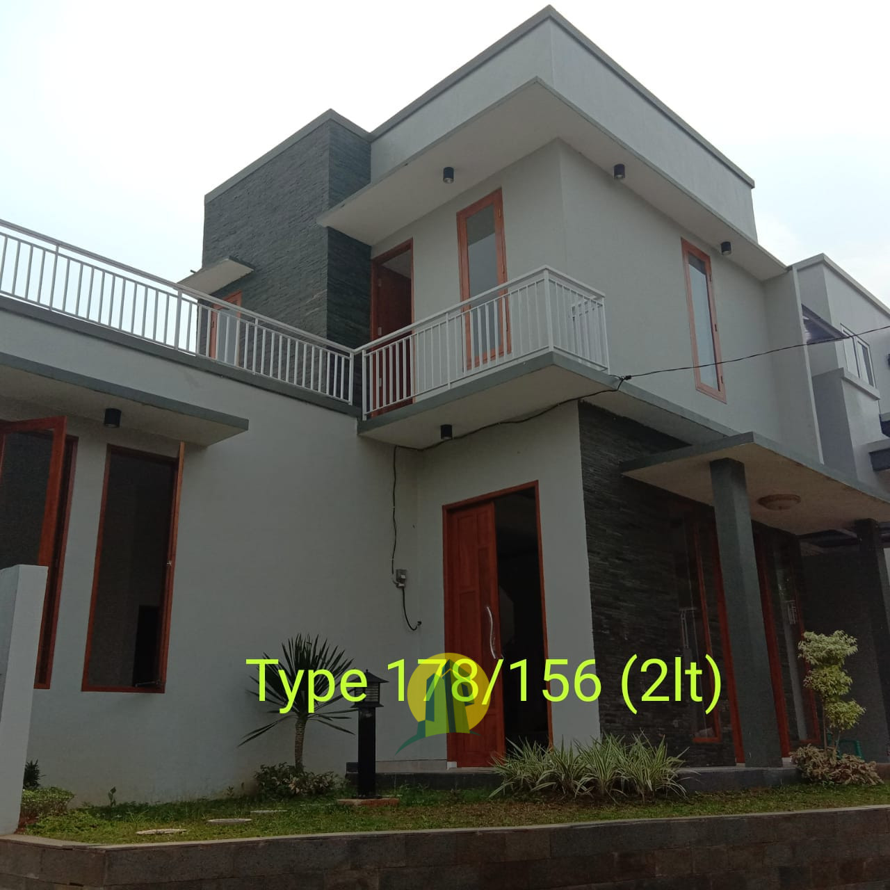 RUMAH MEWAH HARGA EKONOMIS LOKASI SUPER STRATEGIS di Cikunir Jatiasih Bekasi