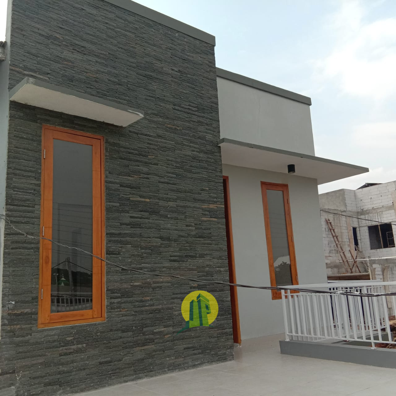 RUMAH MEWAH HARGA EKONOMIS LOKASI SUPER STRATEGIS di Cikunir Jatiasih Bekasi