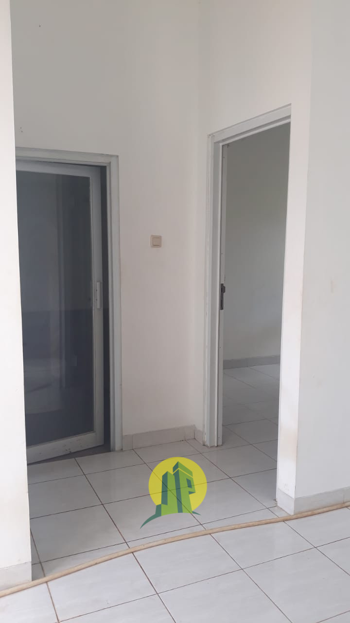 HUNIAN MODERN GREEN CONCEPT TROPICAL GARDEN di Jatiwarna Bekasi