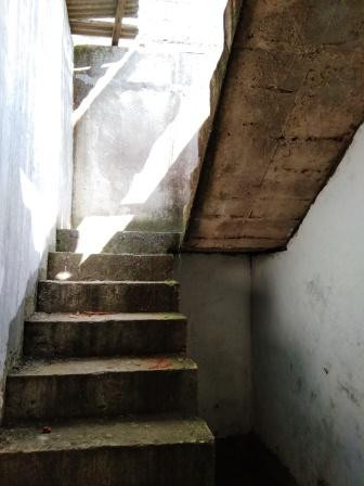 rumah rangkapan jaya, tangga belakang