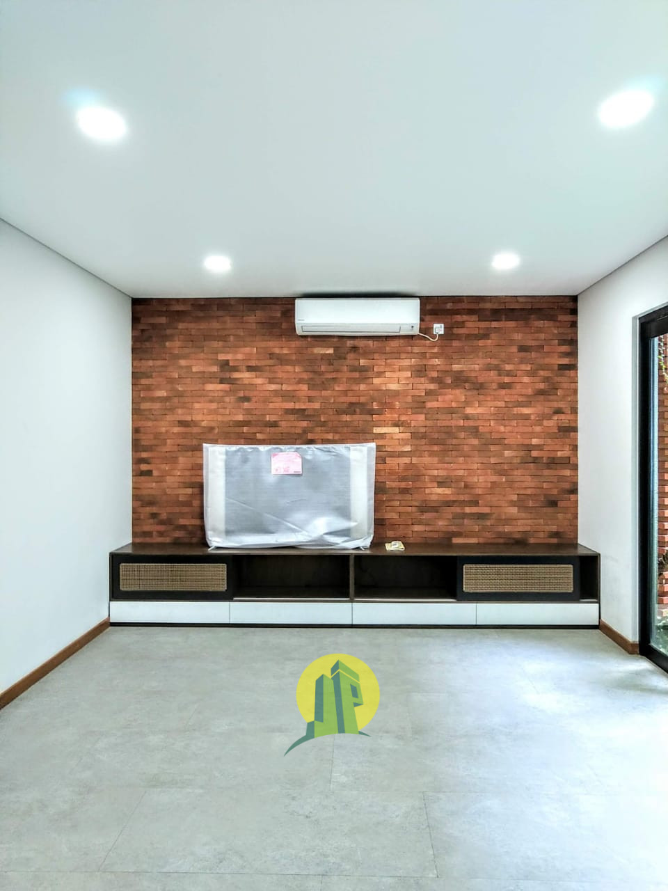 Rumah Modern Tropis Private Pool Spesifikasi Mewah di Cipete Jakarta Selatan-family room