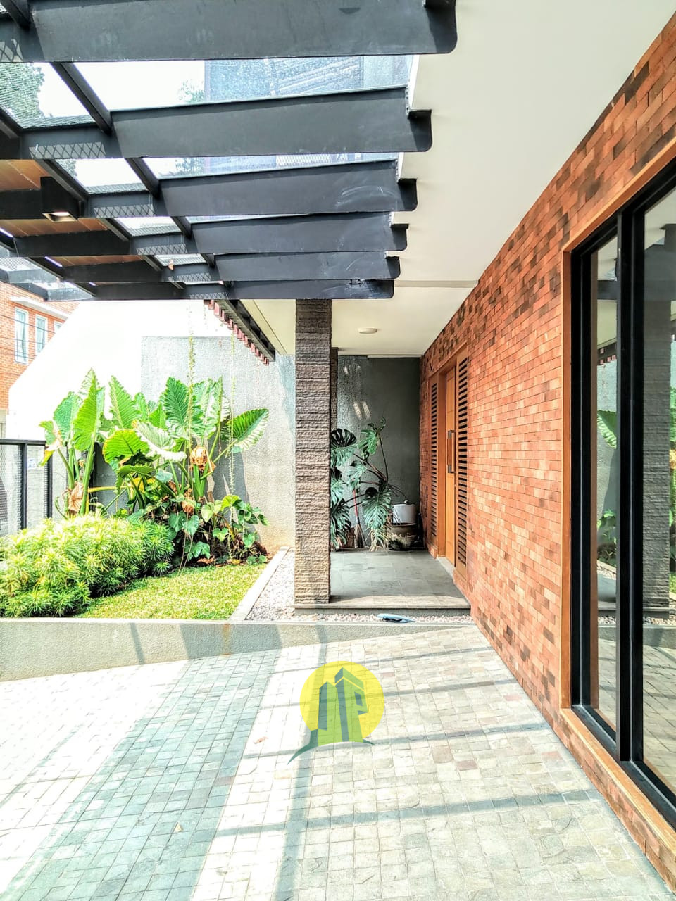 Rumah Modern Tropis Private Pool Spesifikasi Mewah di Cipete Jakarta Selatan