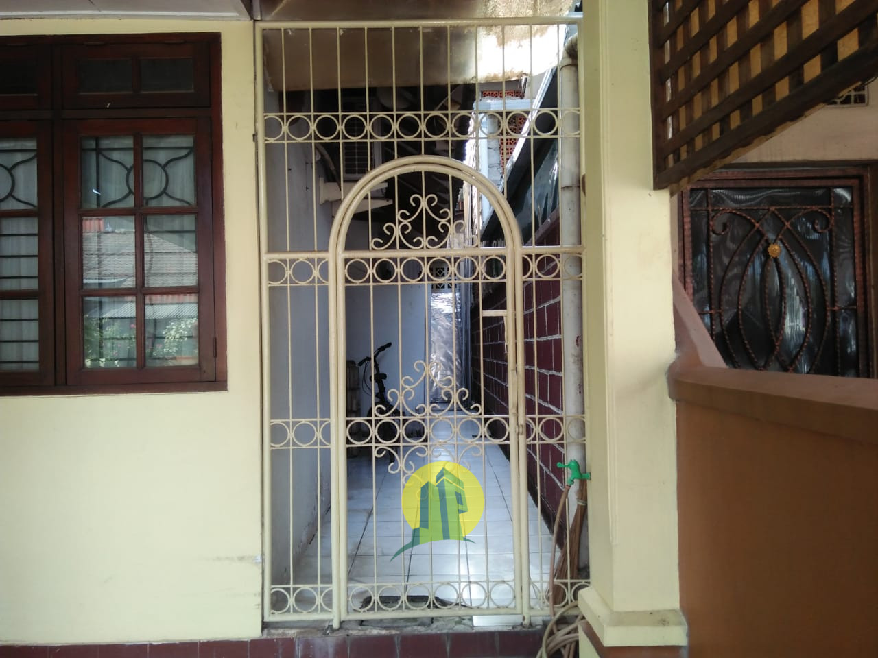 Rumah Asri Siap Huni di Serua Ciputat