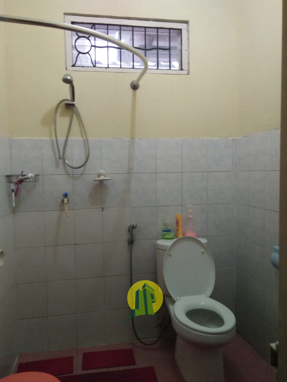 Kamar Mandi Rumah Asri Siap Huni di Serua Ciputat