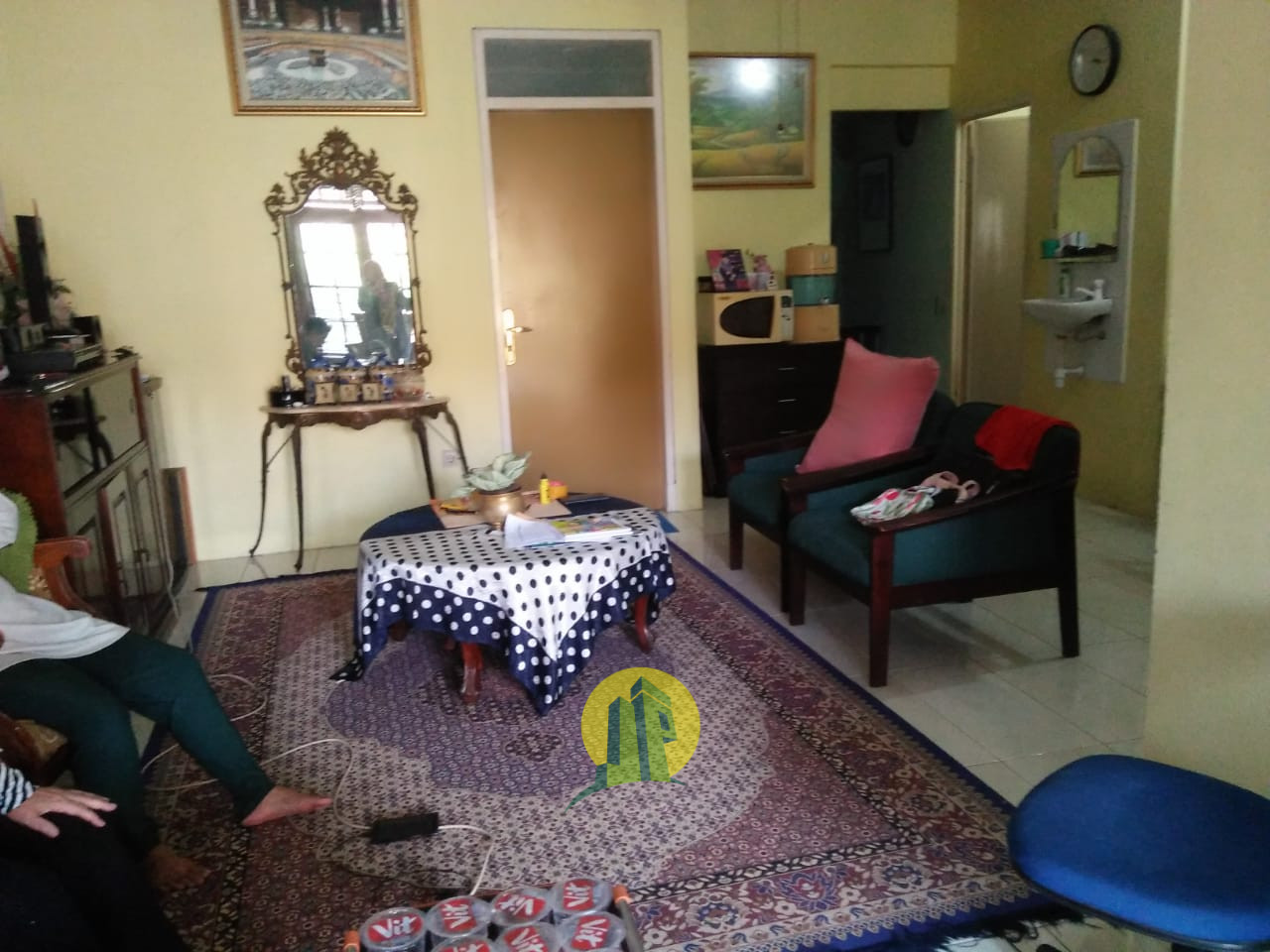 Ruang Tengah Rumah Asri Siap Huni di Serua Ciputat