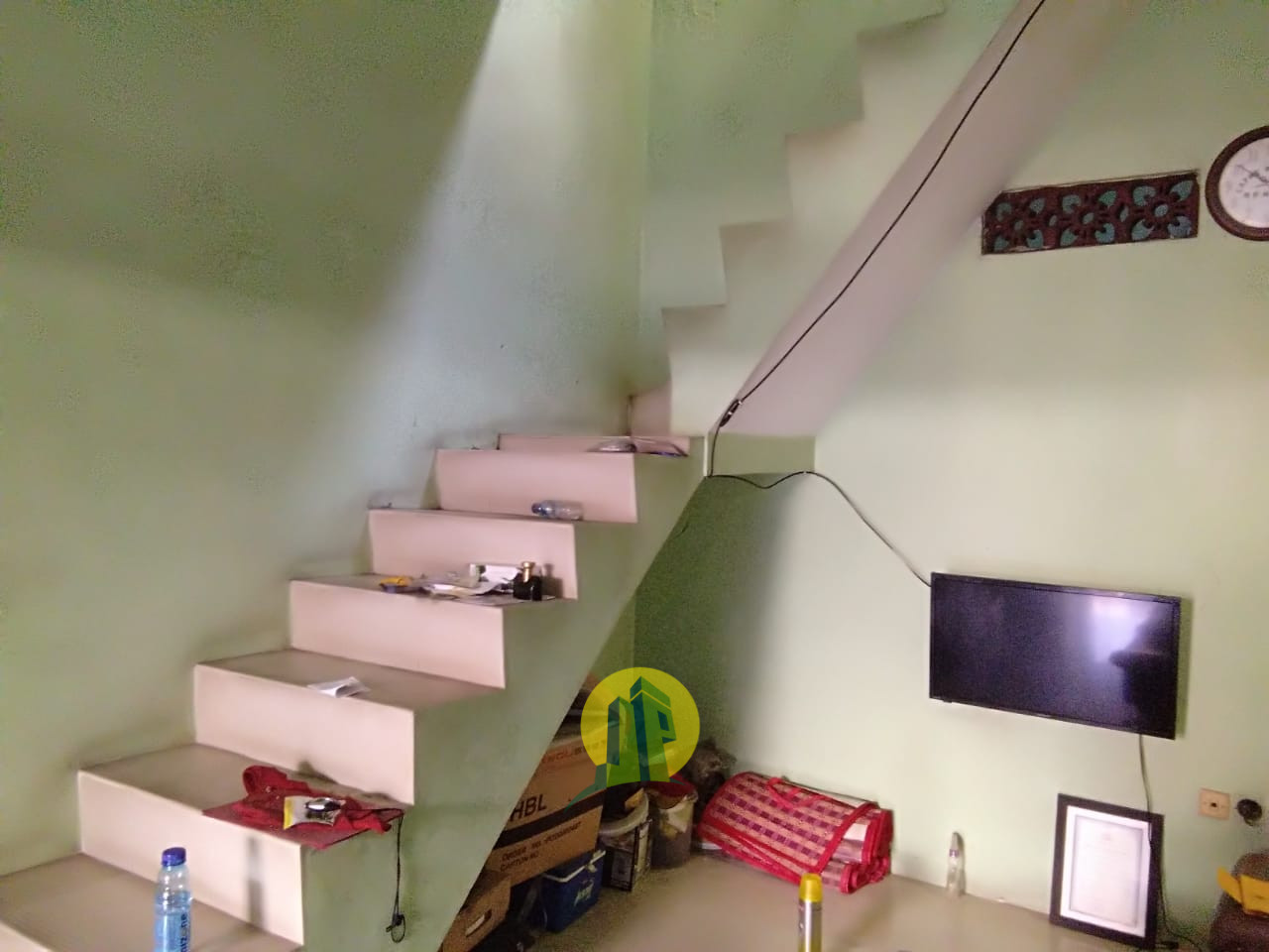 Tangga Rumah Second Strategis di Kota Bekasi